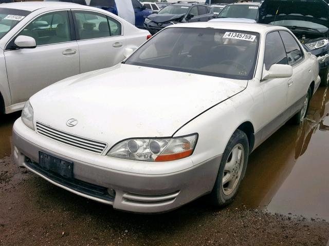 JT8VK13T9P0179353 - 1993 LEXUS ES 300 WHITE photo 2