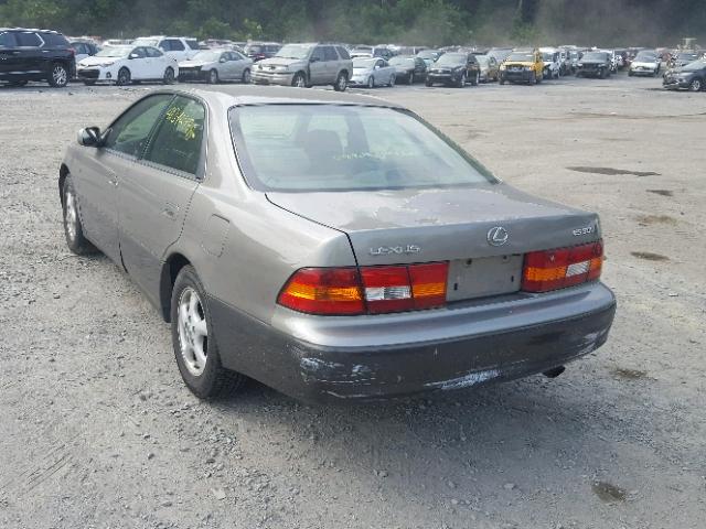 JT8BF28G0W0127391 - 1998 LEXUS ES 300 GRAY photo 3