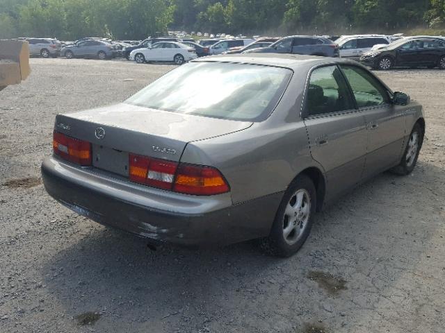 JT8BF28G0W0127391 - 1998 LEXUS ES 300 GRAY photo 4