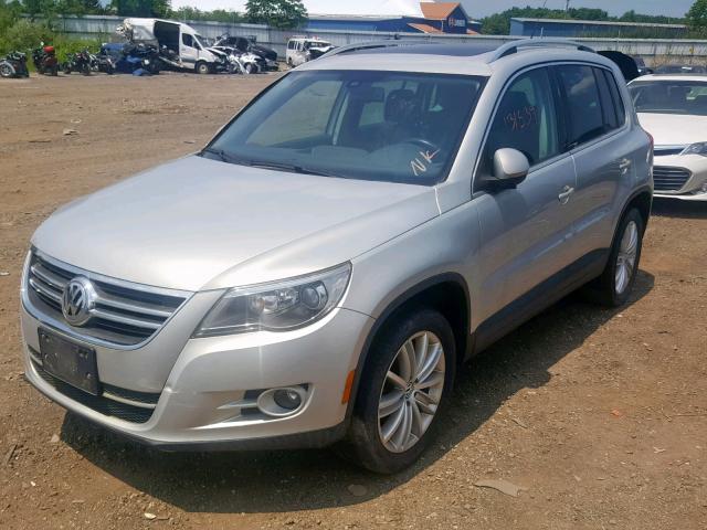 WVGBV95N79W002563 - 2009 VOLKSWAGEN TIGUAN SE SILVER photo 2