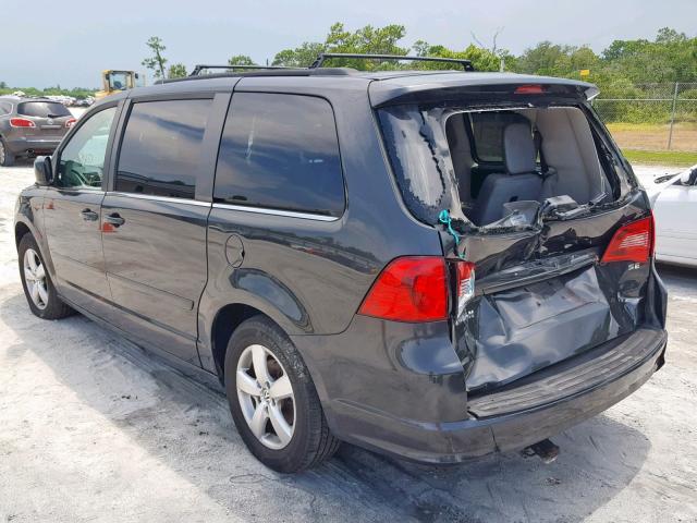 2V4RW3DG2BR642538 - 2011 VOLKSWAGEN ROUTAN SE CHARCOAL photo 3