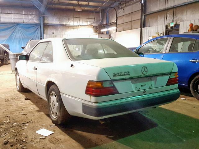 WDBEA52EXPB904895 - 1993 MERCEDES-BENZ 300 CE WHITE photo 3