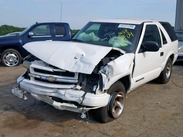 1GNCS18X64K152123 - 2004 CHEVROLET BLAZER WHITE photo 2