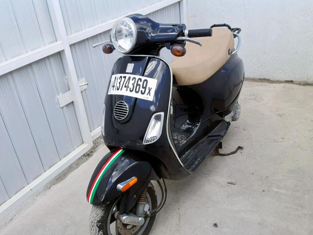 ZAPC386B4A5010996 - 2010 VESPA LX 50 BLACK photo 2