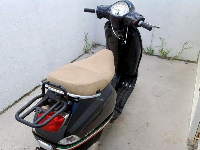 ZAPC386B4A5010996 - 2010 VESPA LX 50 BLACK photo 4