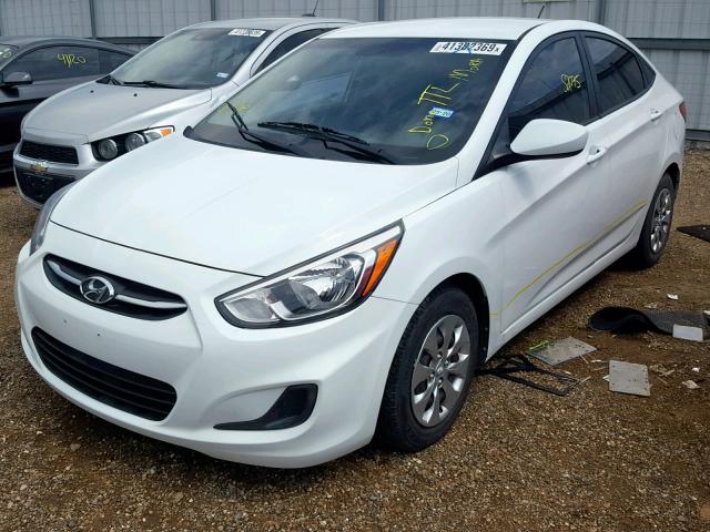 KMHCT4AE1GU946838 - 2016 HYUNDAI ACCENT SE WHITE photo 2