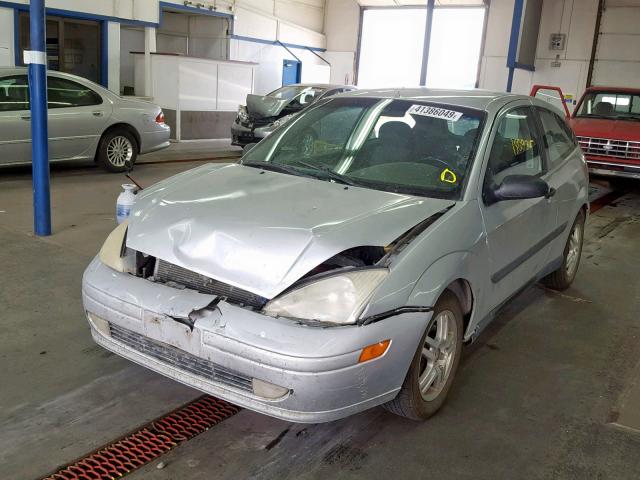 3FAFP31382R174455 - 2002 FORD FOCUS ZX3 GRAY photo 2