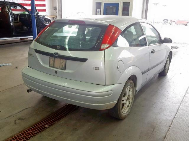3FAFP31382R174455 - 2002 FORD FOCUS ZX3 GRAY photo 4
