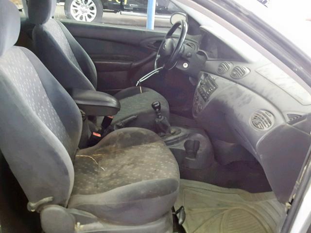 3FAFP31382R174455 - 2002 FORD FOCUS ZX3 GRAY photo 5