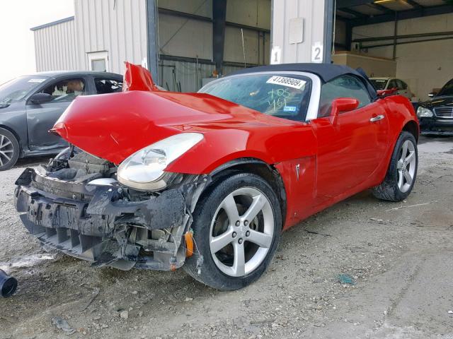 1G2MB35BX8Y105461 - 2008 PONTIAC SOLSTICE RED photo 2