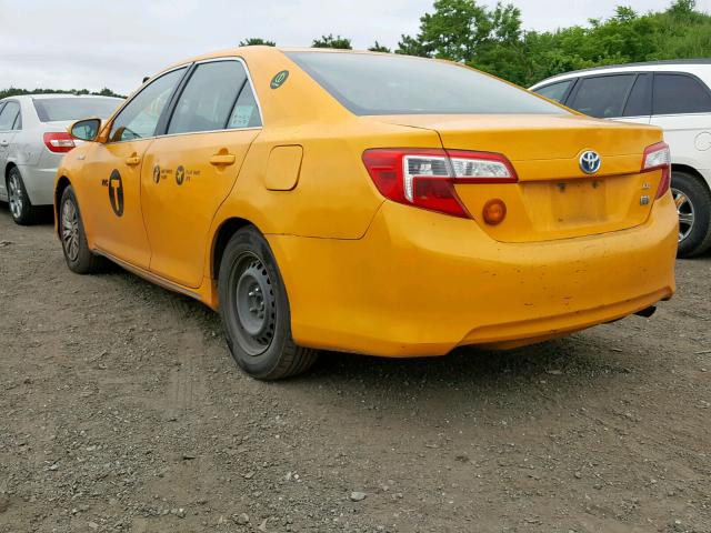 4T1BD1FK4CU043437 - 2012 TOYOTA CAMRY HYBR YELLOW photo 3