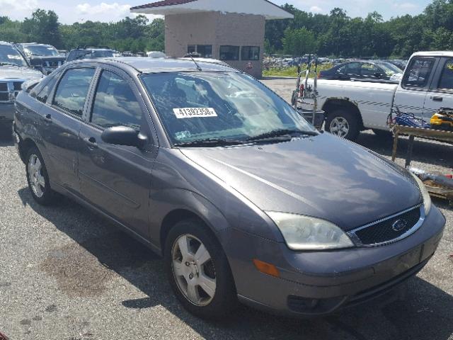 1FAHP34N87W241405 - 2007 FORD FOCUS ZX4 GRAY photo 1