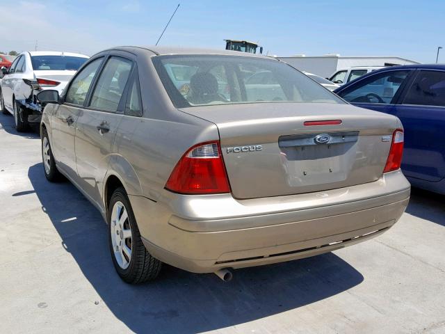 1FAFP34N05W175730 - 2005 FORD FOCUS ZX4 BEIGE photo 3