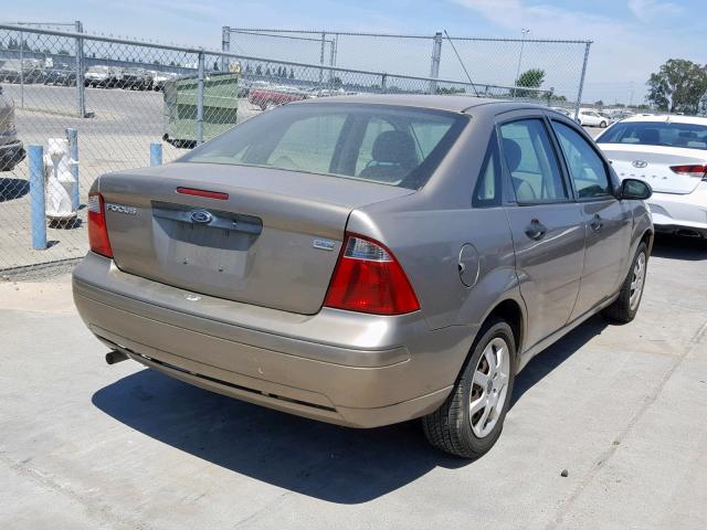 1FAFP34N05W175730 - 2005 FORD FOCUS ZX4 BEIGE photo 4