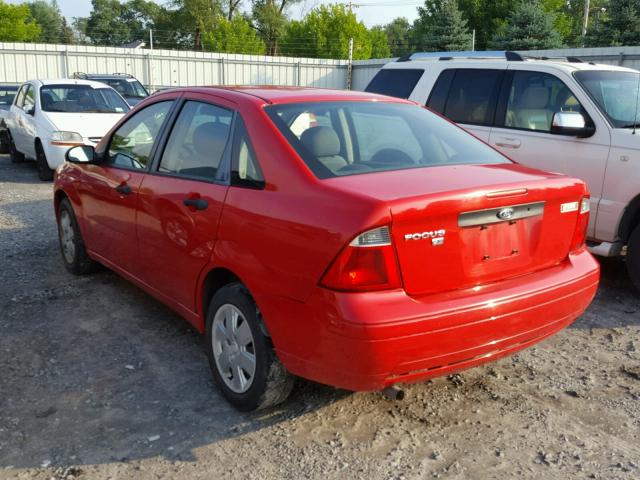 1FAHP34N57W212203 - 2007 FORD FOCUS ZX4 RED photo 3