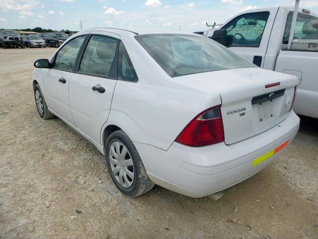 1FAHP34N47W331022 - 2007 FORD FOCUS ZX4 WHITE photo 3