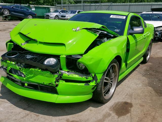 1ZVFT82H555109287 - 2005 FORD MUSTANG GT GREEN photo 2