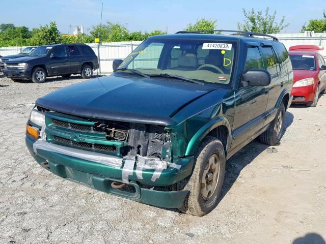 1GNDT13W3Y2100860 - 2000 CHEVROLET BLAZER GREEN photo 2