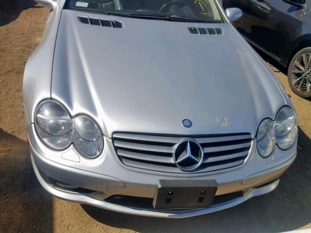 WDBSK75F55F096865 - 2005 MERCEDES-BENZ SL 500 SILVER photo 9