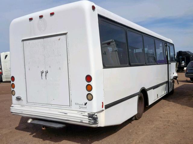 4UZABFAD2YCH46185 - 2000 FREIGHTLINER CHASSIS M WHITE photo 4