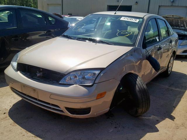 1FAFP34N26W131147 - 2006 FORD FOCUS ZX4 BEIGE photo 2