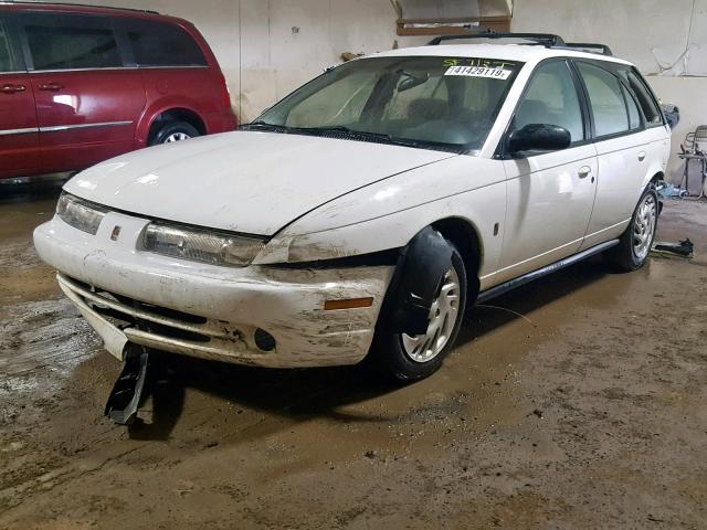 1G8ZK8270WZ151381 - 1998 SATURN SW2 WHITE photo 2