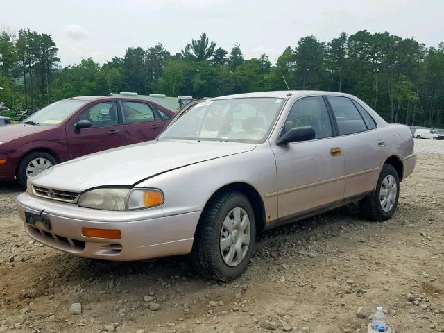 4T1BG12K8TU716288 - 1996 TOYOTA CAMRY DX TAN photo 2