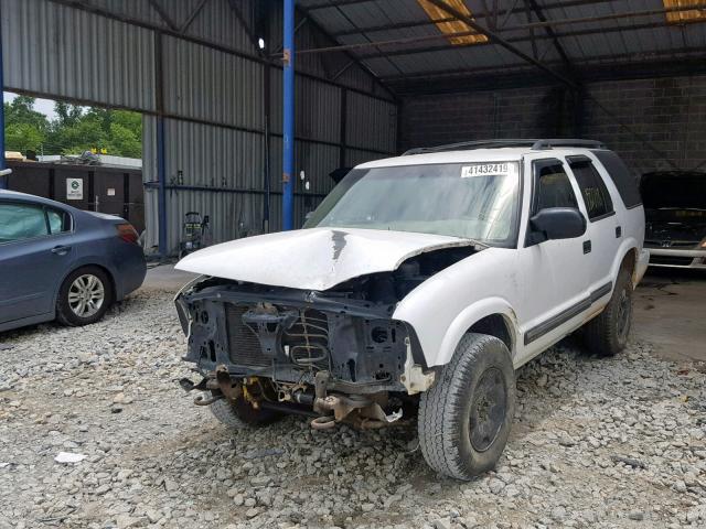 1GNDT13W81K190271 - 2001 CHEVROLET BLAZER WHITE photo 2