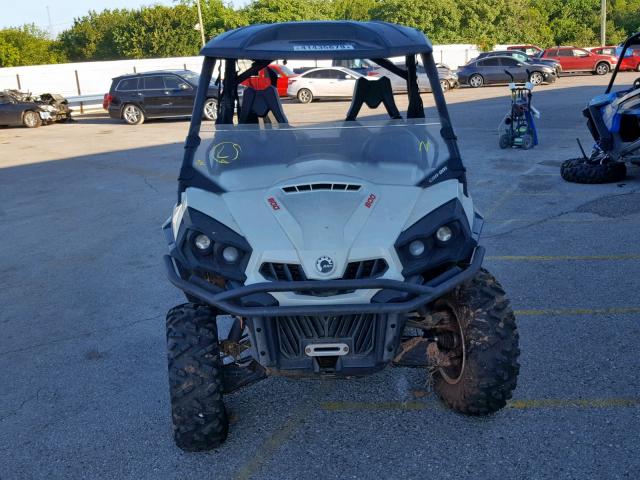 3JBKKAN29FJ002424 - 2015 CAN-AM COMMANDER WHITE photo 9