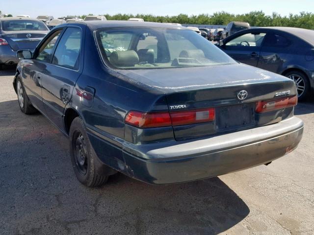 JT2BF28K1W0100828 - 1998 TOYOTA CAMRY LE GREEN photo 3