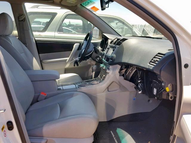 5TDBK3EH3DS266957 - 2013 TOYOTA HIGHLANDER WHITE photo 5