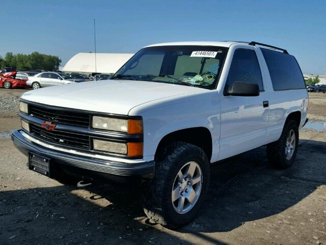 1GNEK18K4SJ311396 - 1995 CHEVROLET TAHOE K150 WHITE photo 2