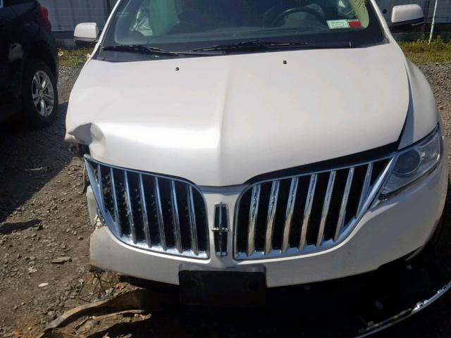 2LMDJ8JK4FBL29496 - 2015 LINCOLN MKX WHITE photo 7