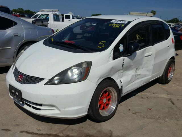 JHMGE8H22AS019013 - 2010 HONDA FIT WHITE photo 2