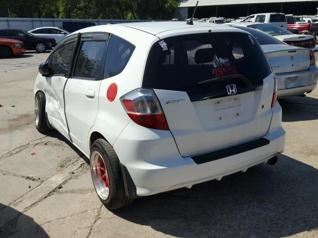 JHMGE8H22AS019013 - 2010 HONDA FIT WHITE photo 3