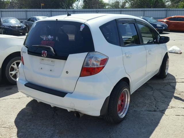 JHMGE8H22AS019013 - 2010 HONDA FIT WHITE photo 4