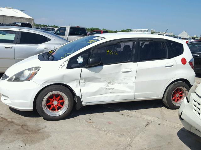 JHMGE8H22AS019013 - 2010 HONDA FIT WHITE photo 9