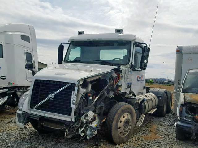 4V4N99DG0GN972075 - 2016 VOLVO VN VNL WHITE photo 2