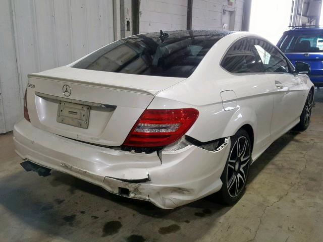 WDDGJ4HB8EG219415 - 2014 MERCEDES-BENZ C 250 WHITE photo 4