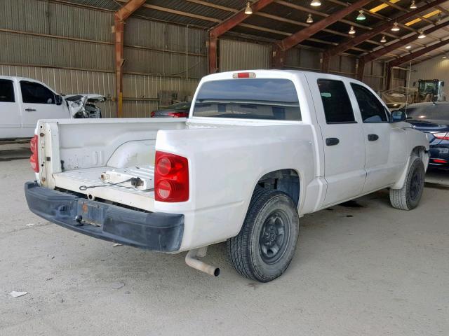 1D7HE28KX5S209706 - 2005 DODGE DAKOTA QUA WHITE photo 4