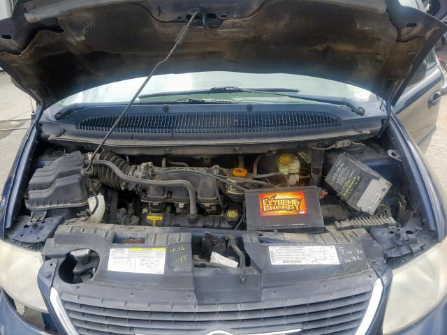 2C4GP44303R133714 - 2003 CHRYSLER TOWN & COU GRAY photo 7