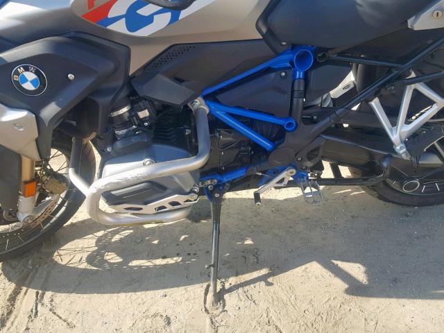 WB10A6108JZ656939 - 2018 BMW R1200 GS BLUE photo 7