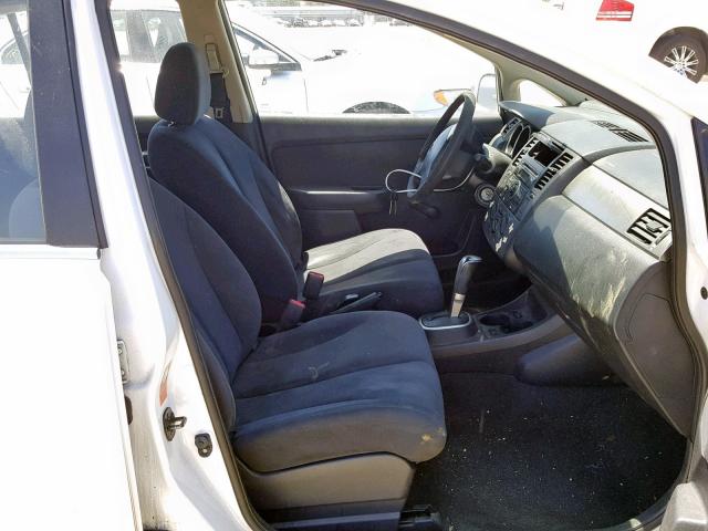 3N1BC11E57L399326 - 2007 NISSAN VERSA S WHITE photo 5