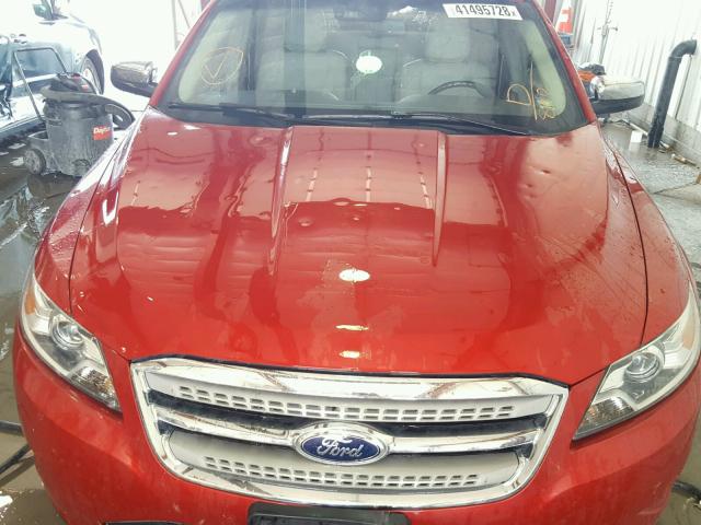 1FAHP2FW1BG128110 - 2011 FORD TAURUS LIM RED photo 9