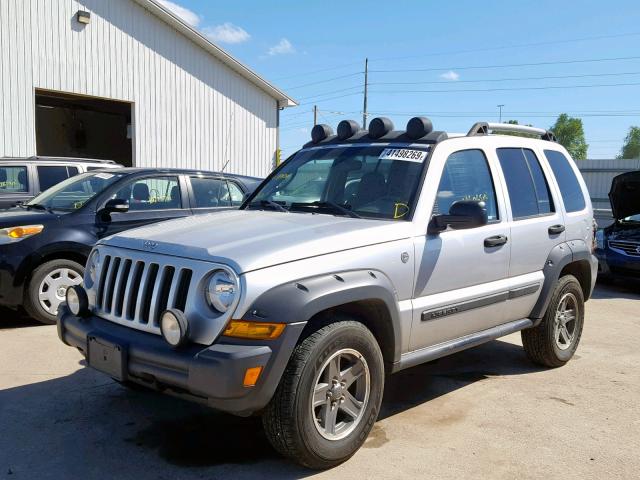 1J4GL38KX6W219044 - 2006 JEEP LIBERTY RE SILVER photo 2