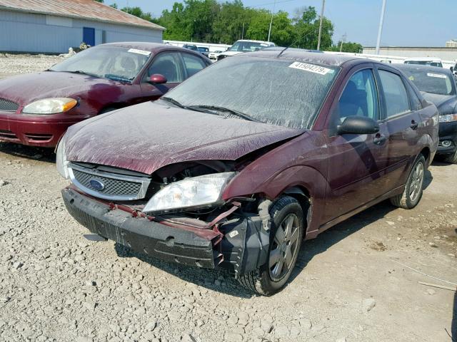 1FAHP34N27W163817 - 2007 FORD FOCUS ZX4 MAROON photo 2