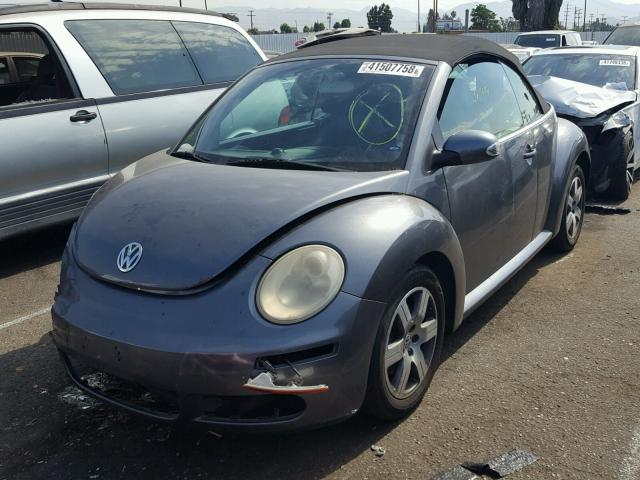 3VWRF31Y96M310792 - 2006 VOLKSWAGEN NEW BEETLE GRAY photo 2