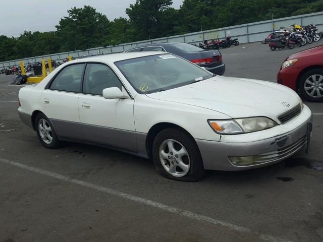 JT8BF28G5W5031193 - 1998 LEXUS ES 300 WHITE photo 1