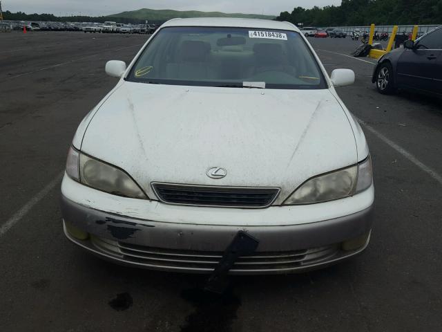 JT8BF28G5W5031193 - 1998 LEXUS ES 300 WHITE photo 9