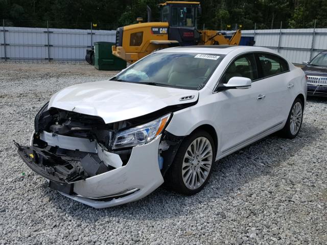 1G4GF5G36GF190142 - 2016 BUICK LACROSSE P WHITE photo 2